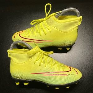 Nike Jr. Mercurial Superfly 7 academy soccer shoes